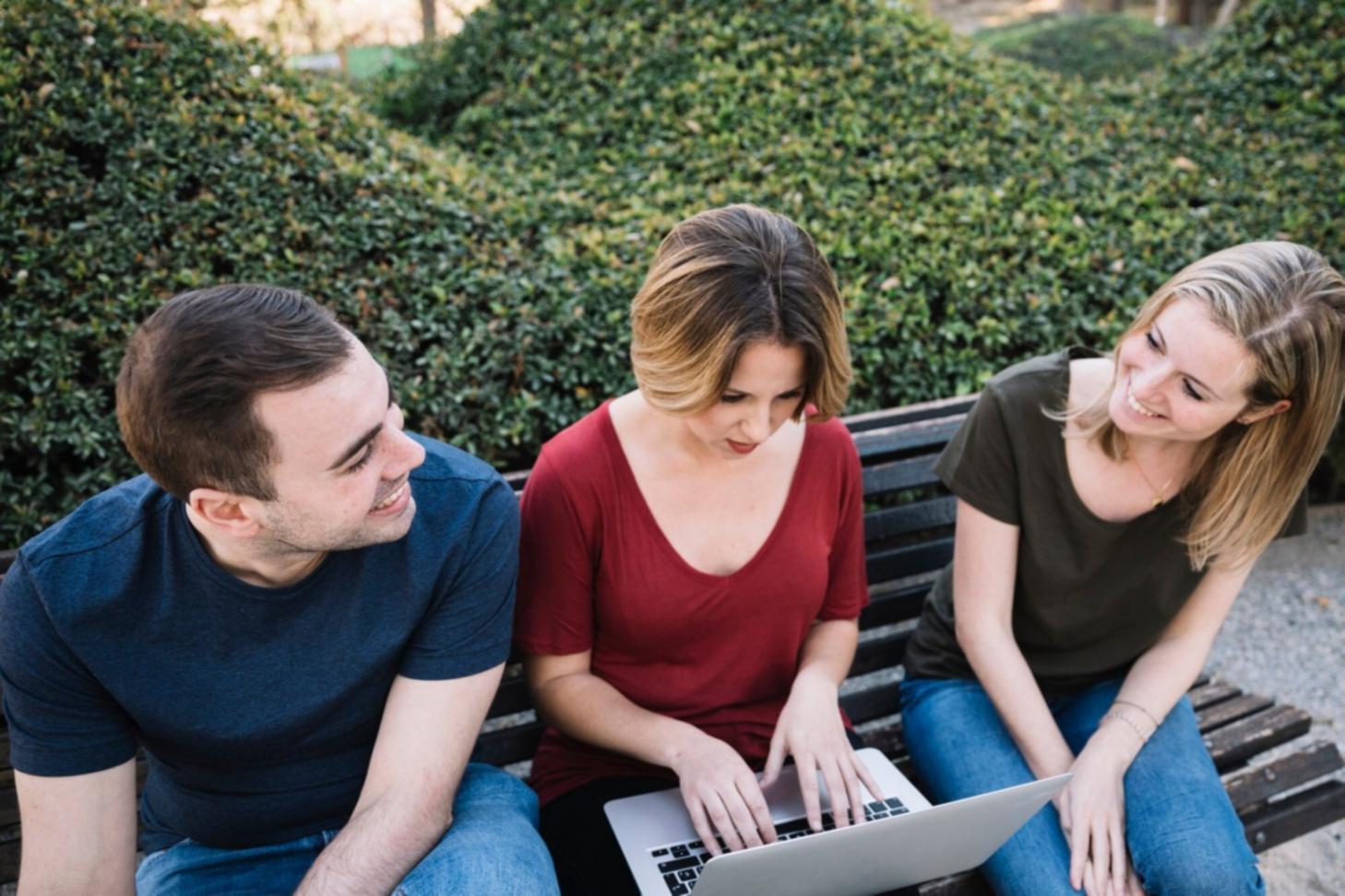 Espace de formation cyronavextilo avec ambiance chaleureuse et professionnelle